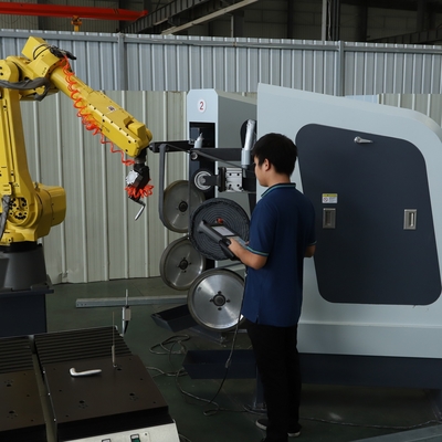 Düzeltme ve cilalama için Otomatik Düzeltme Robotu. Metal ve Kompozit Malzemeler için hassas sistem.