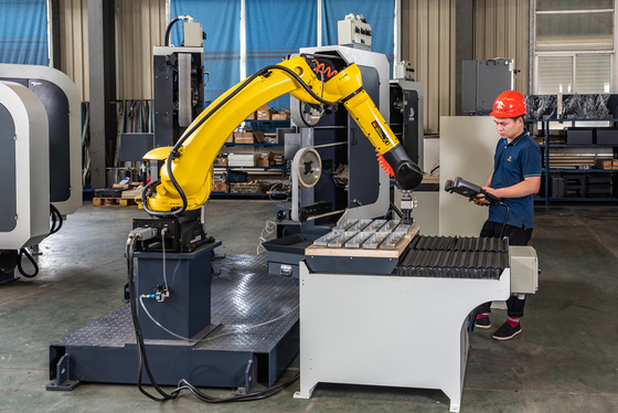 Tam Otomatik Robot Cila Sistemi FUNAC Robot Hücre Metal Çapak Alma Makinesi 380V